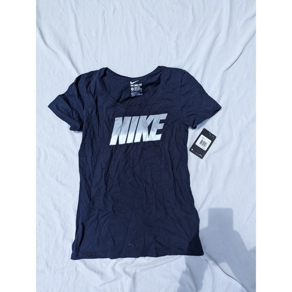 Nike Athletic Cut Logo Tee - NWT - Picture 1 of 4